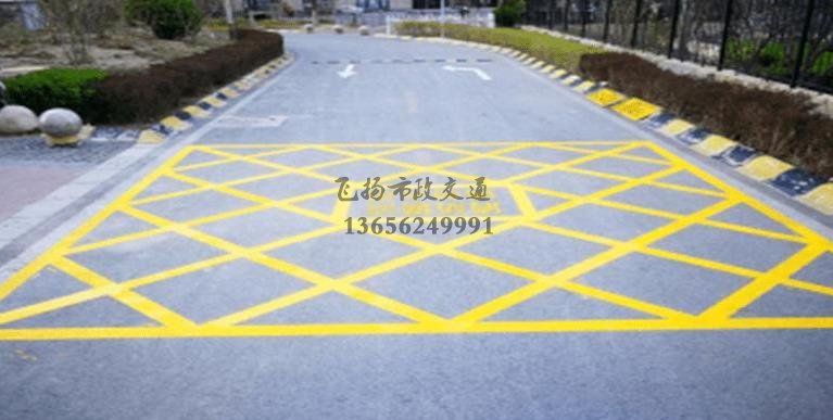 蘇州小區(qū)道路消防車通道劃線標準化示意圖，停車場消防車通道的設計規(guī)定要求？