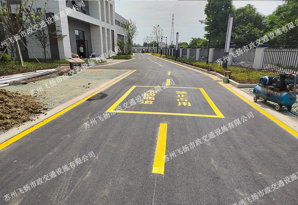 停車位劃線如何進行？車位劃線怎么畫？