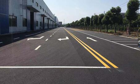 昆山廠區道路劃線多少錢？找飛揚市政價格合理