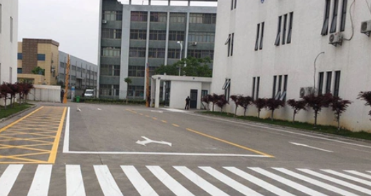 昆山廠區(qū)劃線施工，為企業(yè)發(fā)展劃出安心之路